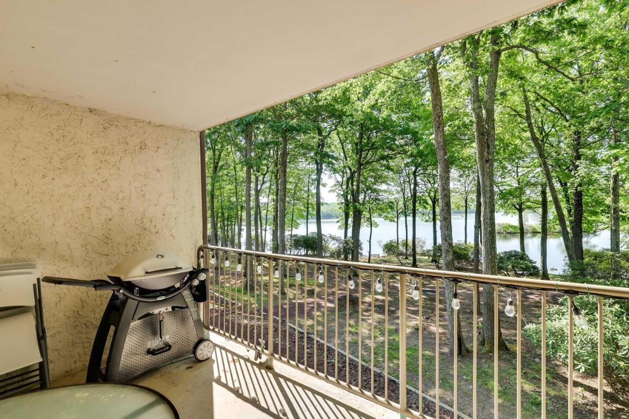 Lakefront Condo With Pool Access-1Min To Big Boulder! Лейк-Хармони Экстерьер фото